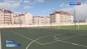 В брянских Клинцах сделали новое футбольное поле с искусственным покрытием