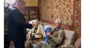 Жителя из брянского поселка Белые Берега Станислава Комарова поздравили со 100-летием