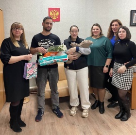 В Злынковском центре комплексного обслуживания поздравляли новую многодетную семью