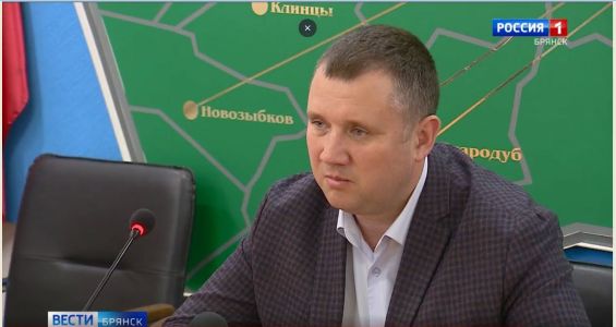 В Брянске на заседании Думы состоялось награждение заместителя губернатора Бардукова