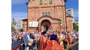 В Брянске крестным ходом почтили память погибших героев СВО