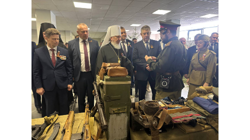 Александр Богомаз посетил выставочный проект «Путь к Великой Победе»