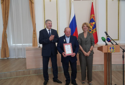 Работники сельского хозяйства Брянской области получили награды от министра