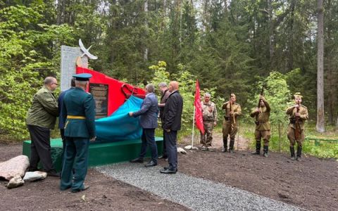Под Брянском установили памятник журналистам фронтовой газеты «За Советскую Беларусь»