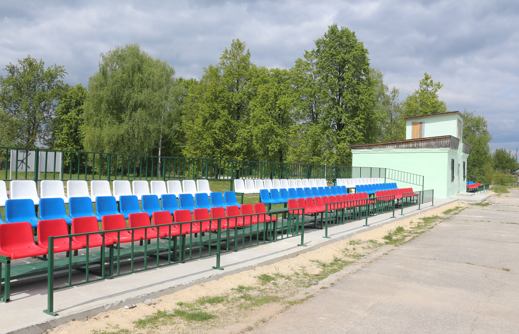 Благоустройство Злынковского футбольного поля продолжается