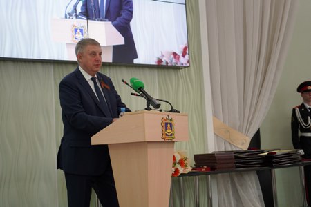 Александр Богомаз вручил госнаграды участникам СВО и представителям ведущих предприятий области