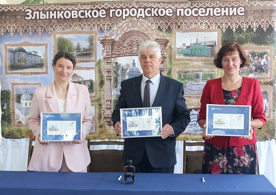 Увековечили труд злынковских зодчих