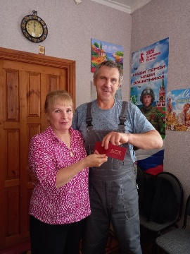 В отделе социальной защиты Злынковского района состоялось вручение удостоверений «Ветеран труда» и «Ветеран труда Брянской области»