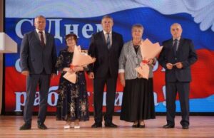 Губернатор Брянской области в преддверии профессионального праздника поздравил сотрудников социальной службы