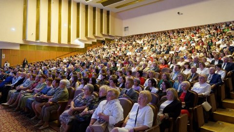 Брянским врачам вручили более 350 квартир