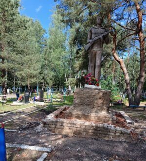 В Новозыбковском городском округе  Брянщины ремонируют  памятники воинам-освободителям