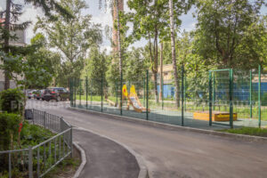 В Брянске благоустроили первый из 7 запланированных дворов