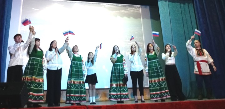 В Злынке ко  Дню России провели  праздничный концерт