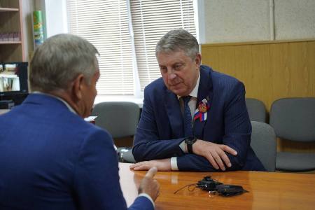 Губернатор Брянщины встретился с акционером ООО «НовоТехРейл»  С. Гущиным