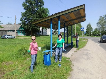 Сотрудники Злынковского центра занятости участвуют в благоустройстве города