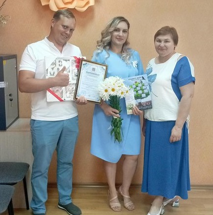 В Брасовском районе Брянщины  многодетной семье вручили сертификат на областной материнский капитал
