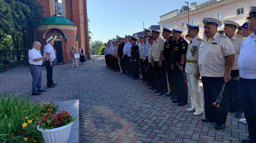 В Брянске, как и во всей стране отмечают День ВМФ