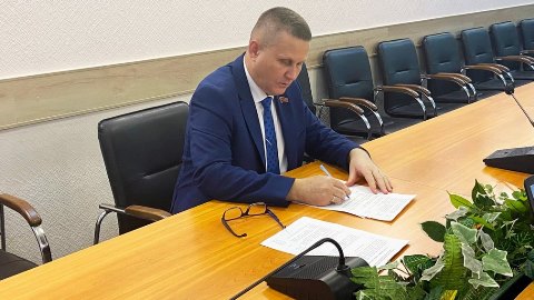 Геннадий Селебин представил в Избирательную комиссию документы для регистрации кандидатом на выборах Губернатора Брянской области