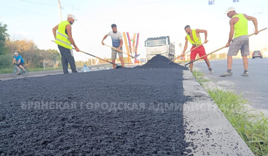 На Московском проспекте асфальтируют разделительную полосу
