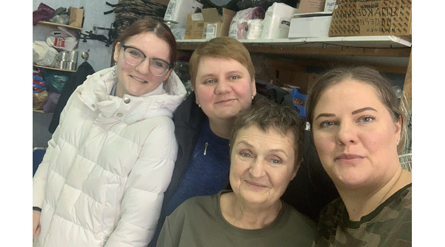 Рукодельницы новозыбковского отделения «Швейбат 32» помогают солдатам