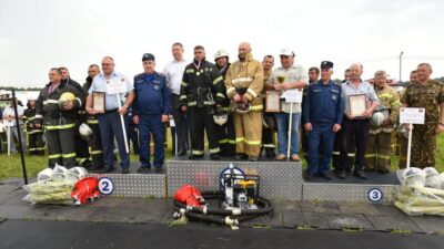 На выставке «День Брянского поля» сегодня состязались подразделения добровольной пожарной охраны