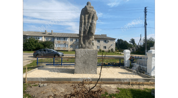 В Новозыбкове Брянской области  ведутся  работы по благоустройству мемориальных комплексов