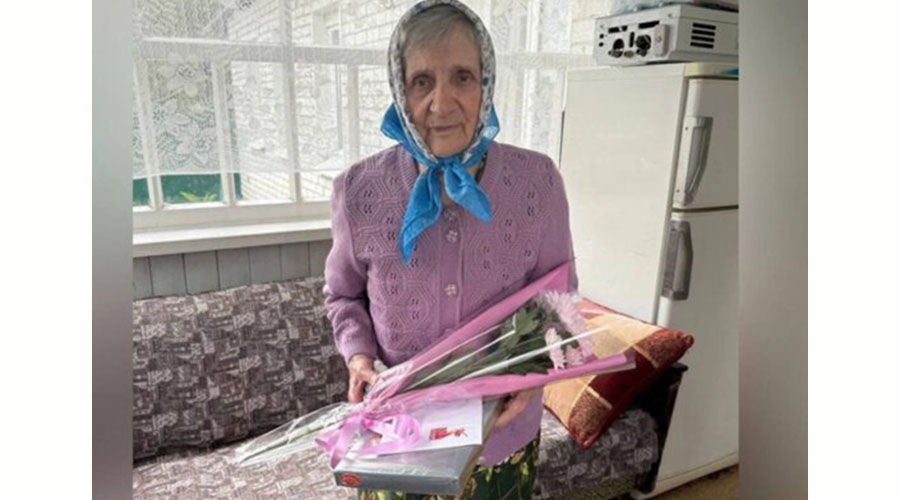 На Брянщине с 90-летним юбилеем поздравляли жительницу Дятьковского района В.М. Семенкову