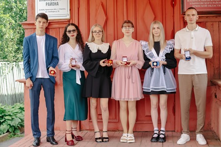 Поздравили злынковских медалистов