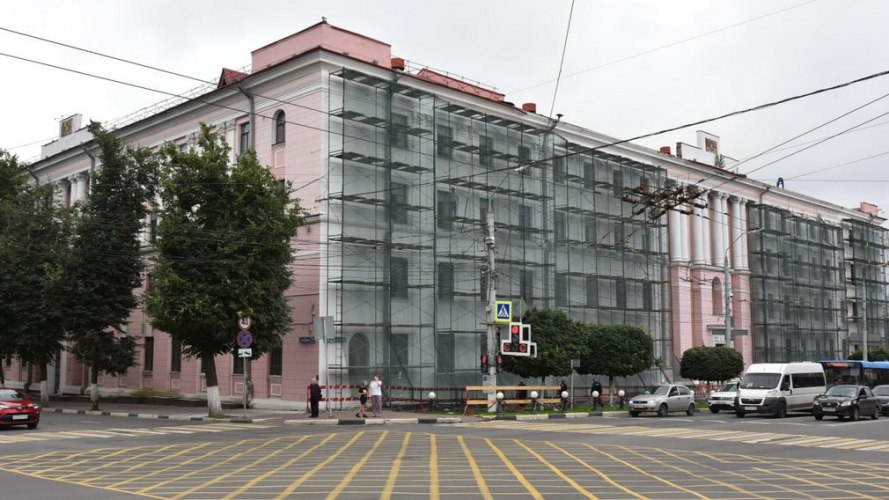 В Брянске на ремонте филиала Сеченовского университета трудятся 150 человек