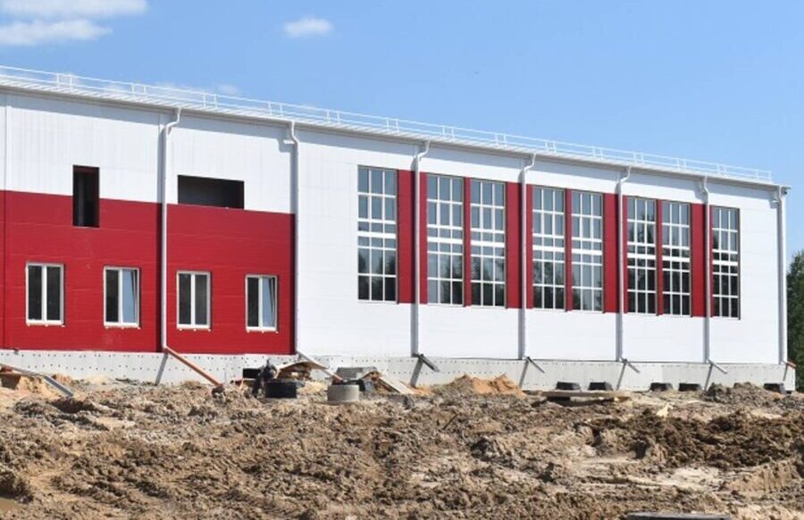 В брянской Клетне строится новый спорткомплекс с бассейном