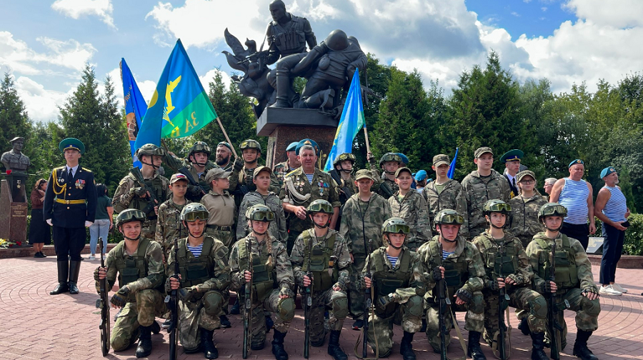 Брянских десантников поздравили с днем ВДВ