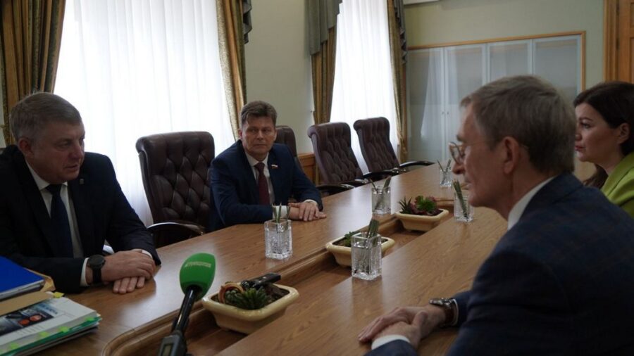 Глава Брянского региона провел рабочую встречу с членом Центрального избиркома РФ Николаем Левичевым