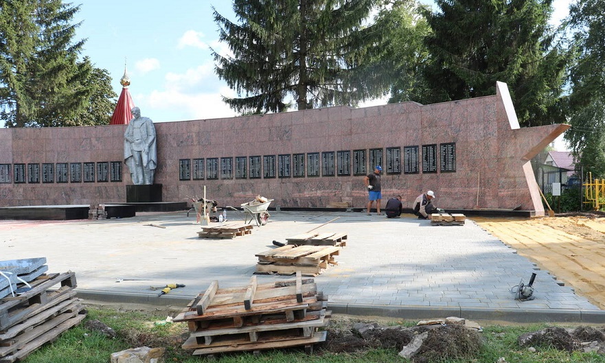 В Стародубе Брянской области  идет  реконструкция Стены Памяти