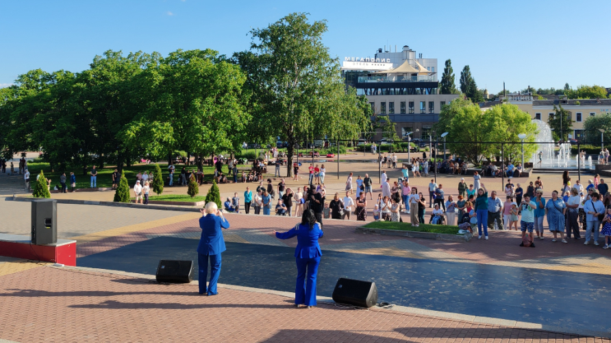Артисты Брянской филармонии дадут концерт  в парке имени А. К. Толстого  под открытым небом