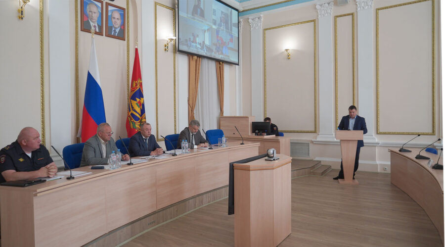 В Брянске обсудили подготовку образовательных учреждений к новому учебному году