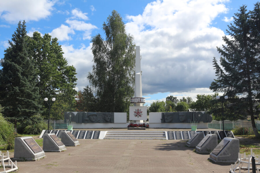 В Злынке отремонтировали Монумент воинам-злынковчанам, погибшим в годы Великой Отечественной войны