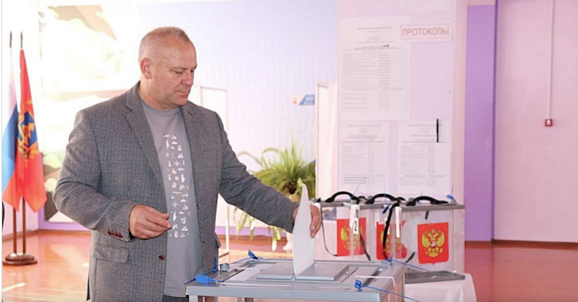 Председатель Брянской областной Думы Валентин Суббот проголосовал на выборах