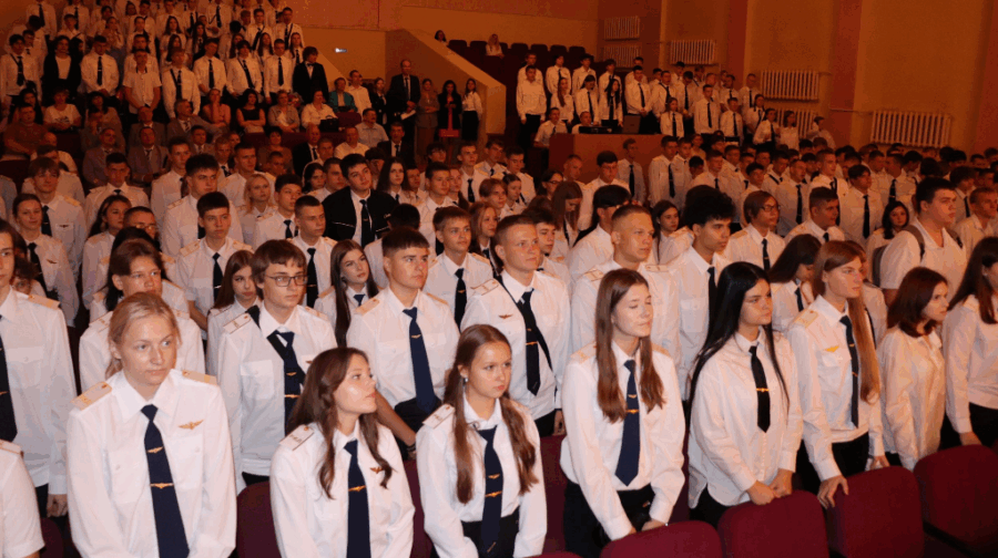 В Брянске с Днём знаний студентов поздравили железнодорожники