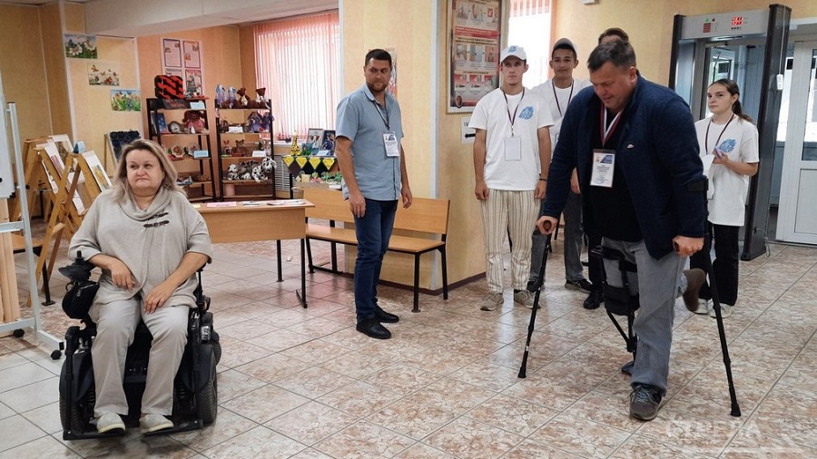 В Брянске проголосовали Ирина Лаврушина и Сергей Изотов, активисты АНО «Центр реабилитации инвалидов»