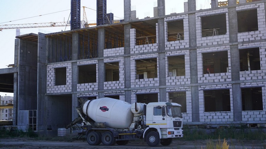 В Брянске возводят новую школу, рассчитанную на 1225 учащихся