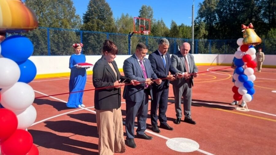 В Брянской области в поселке Бытошь открыли «умную» спортплощадку