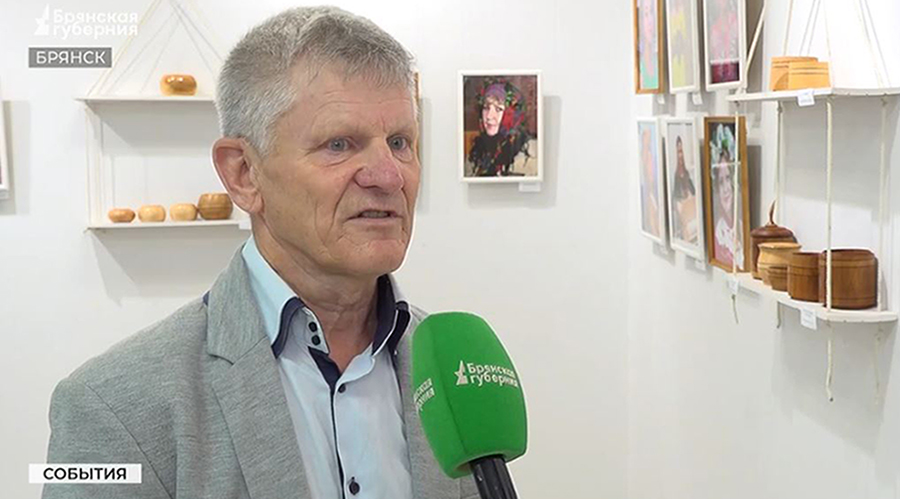 В Брянске народный мастер Петрушин представил выставку деревянных изделий