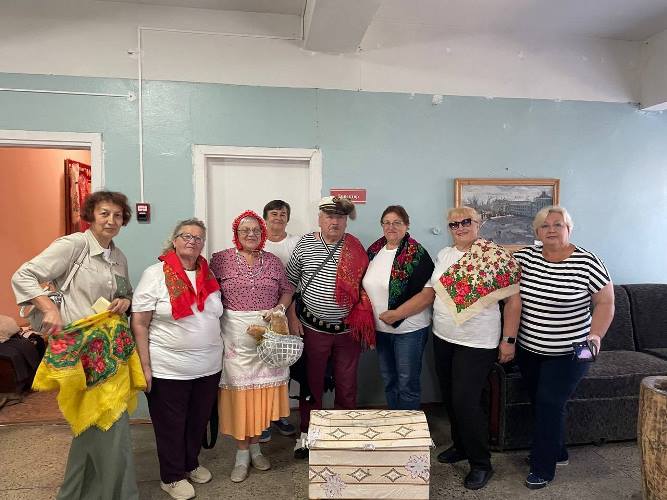 Участники Злынковского  клуба «Активное долголетие» выступили на фестивале «Волшебный мир кино»