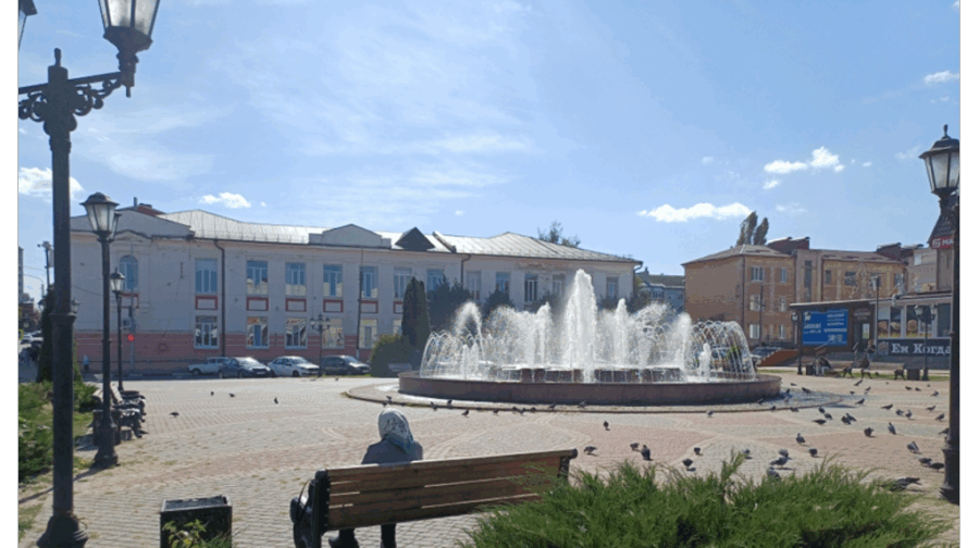 В брянских Клинцах благоустроили площадь у фонтана «Центральный»