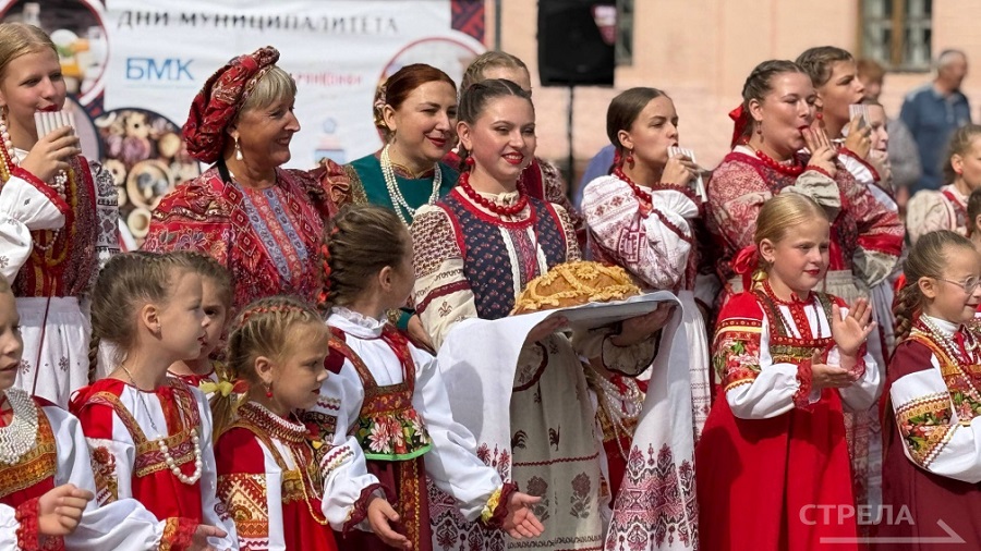 В Брянске открылась выставка «Тебе, мой город Брянск, наш труд и вдохновение!» в рамках Дней муниципалитетов