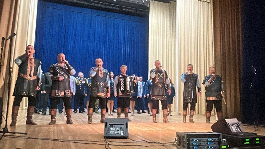 Брянский ансамбль «Ватага» выступил в Президентском полку