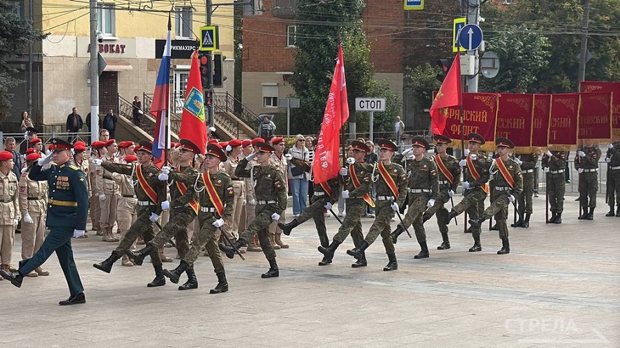 В Брянске на площади Партизан прошли торжества в честь 82-ой годовщины освобождения от немецко-фашистских захватчиков