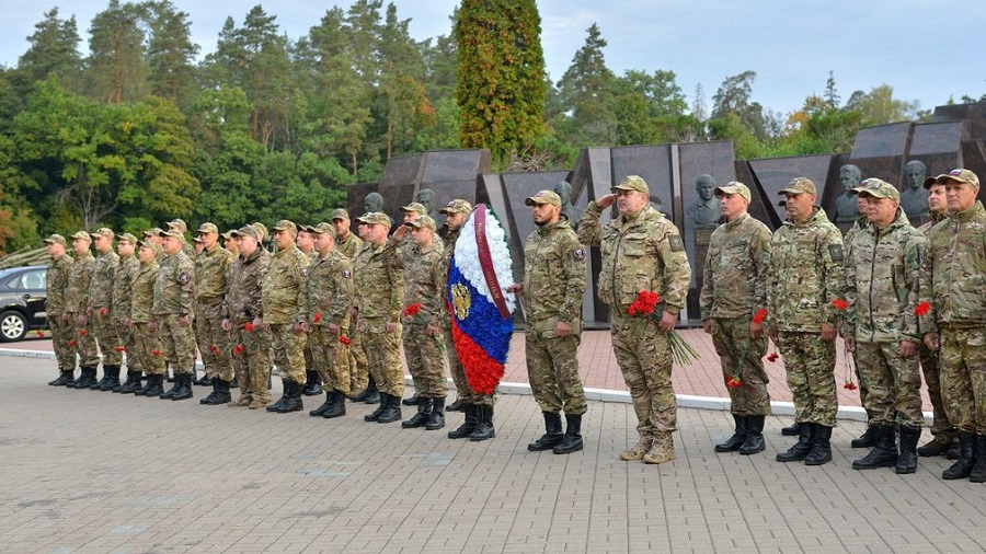 Бойцы «БАРС — Брянск» почтили память воинов-освободителей на Партизанской поляне