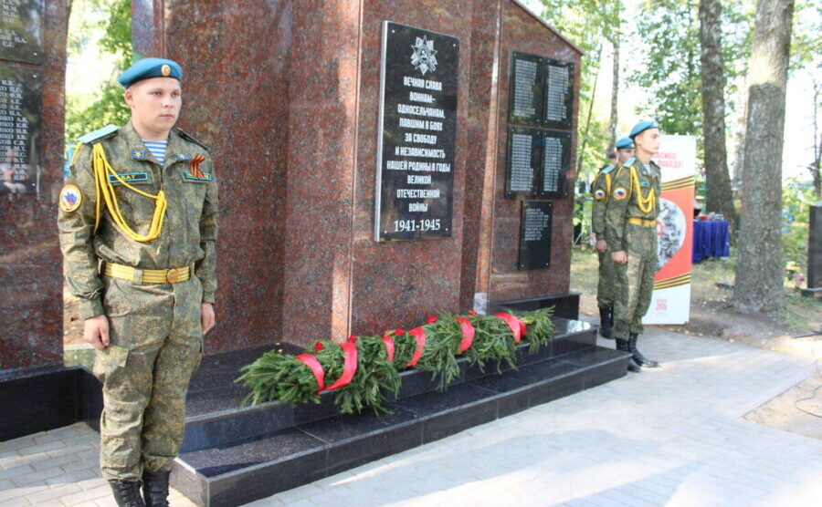 На Брянщине в Стародубском округе торжественно открыли обновлённый памятник воинам-односельчанам