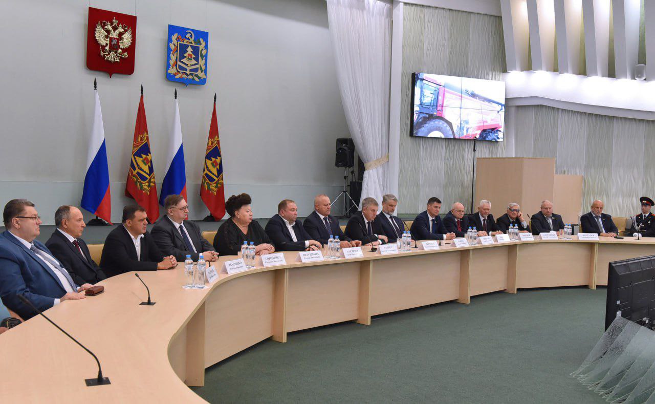 В Брянске  сотрудников и ветеранов машиностроительной отрасли поздравили с профессиональным праздников